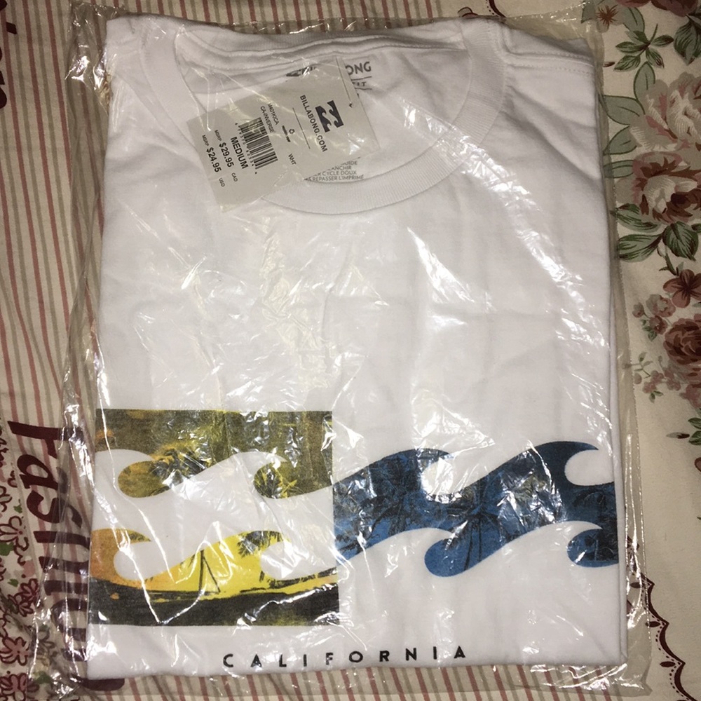 Brand new medium short sleeve billabong t shirt.